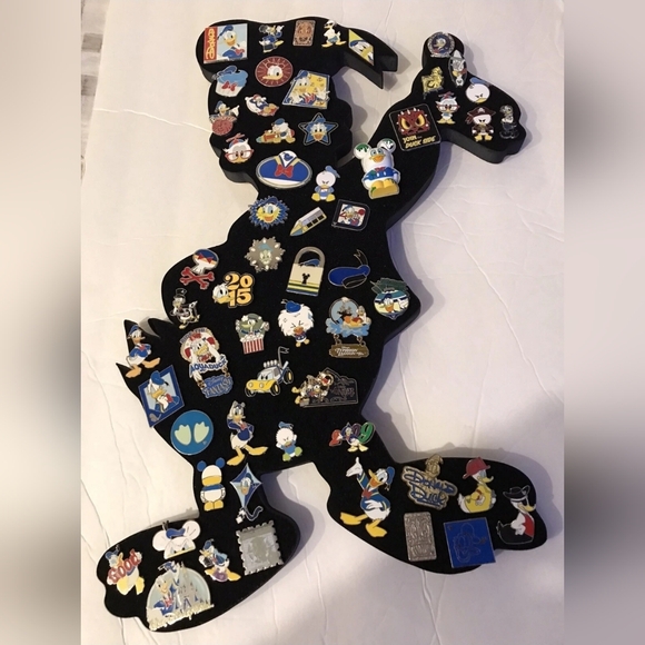 "DISNEY PINS" Your favorites & Grails are here !! Join my live !! - Picture 16 of 16